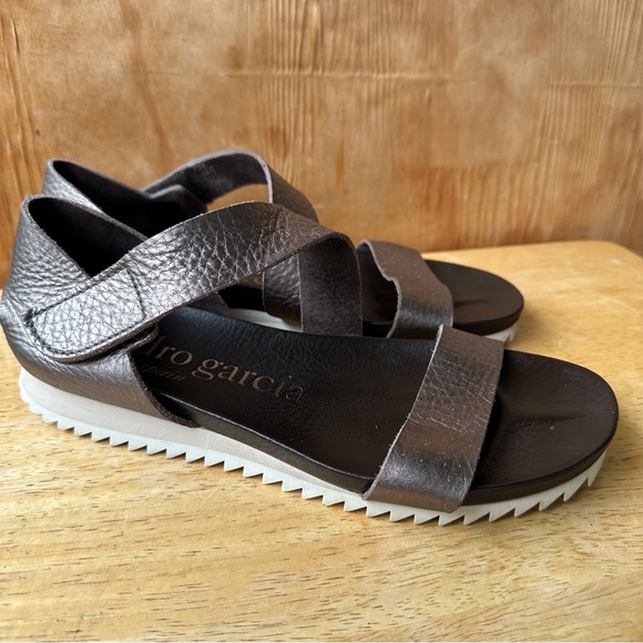Pedro Garcia Metallic Leather Flat Low Heel Open Toe Sandals - Picture 10 of 16